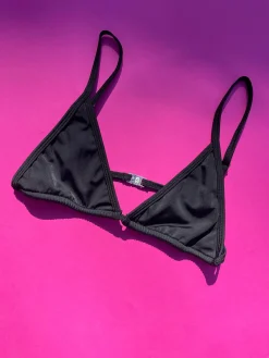 Belle Anna: Siempre Triangle Bikini Top - Black