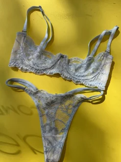 Clo: Fortuna Abierto Half Cup Bra - Halogen Blue