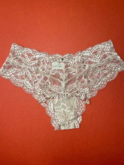 Clo: Fortuna Lace Cheeky Boyshort - Rosa Cuarzo