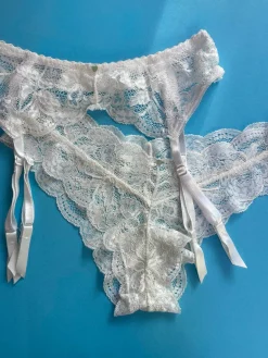 Clo: Fortuna Lace Garter Belt - White