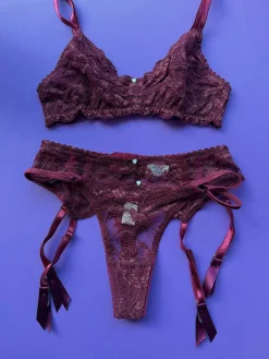 Clo: Fortuna Lace Garter Belt - Crushed Berry