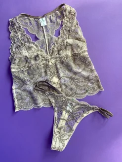 Clo: Fortuna Lace Racerback Vest - White Storm