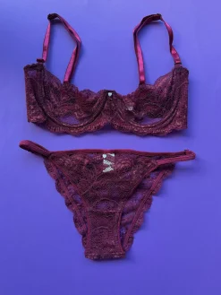 Clo: Fortuna Lace String Bikini - Crushed Berry