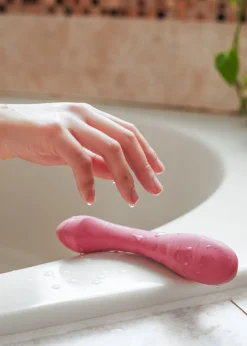 Dame: Arc G-Spot Vibrator - Plum