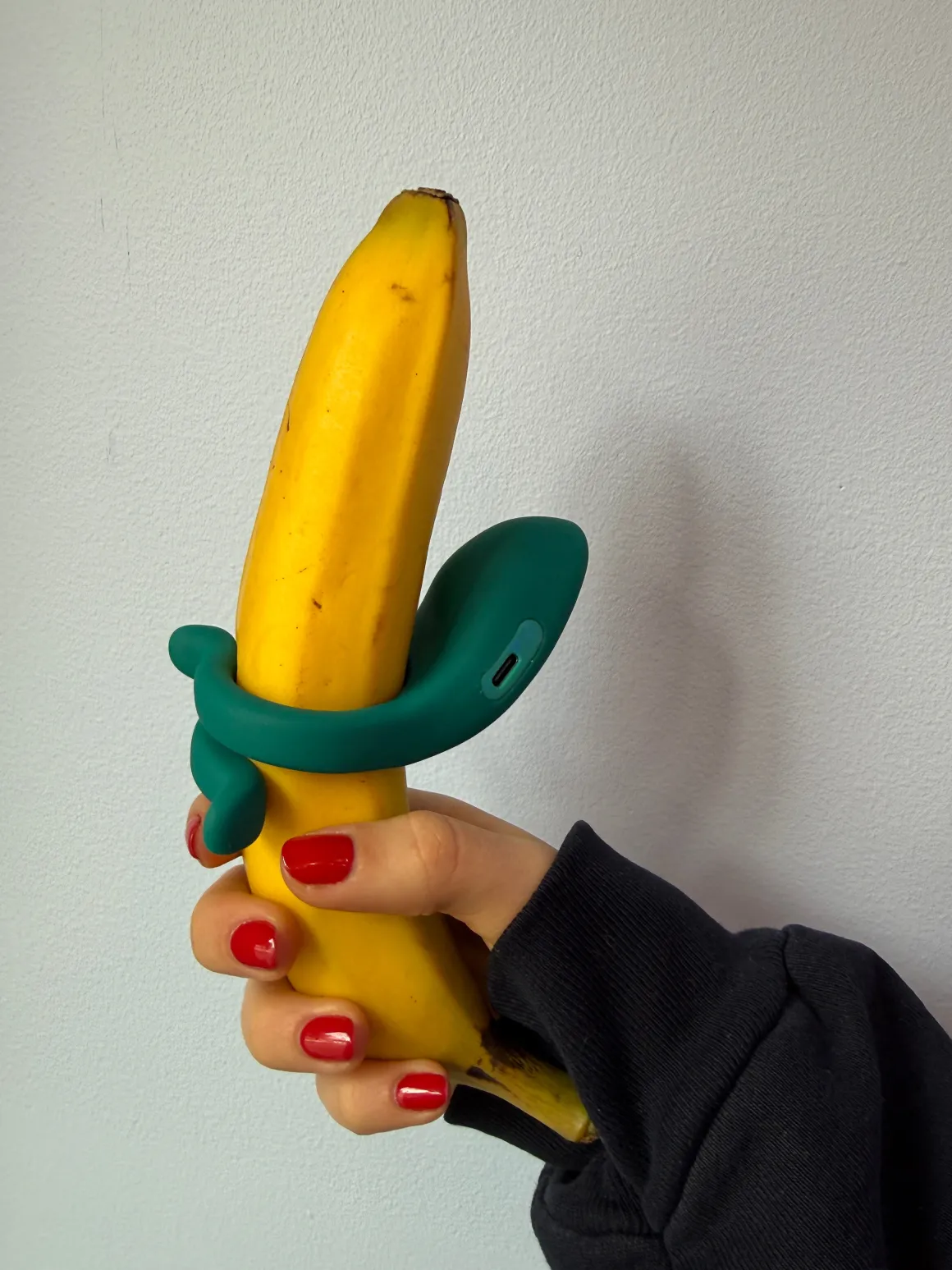 Dame: Hug Vibrating Ring