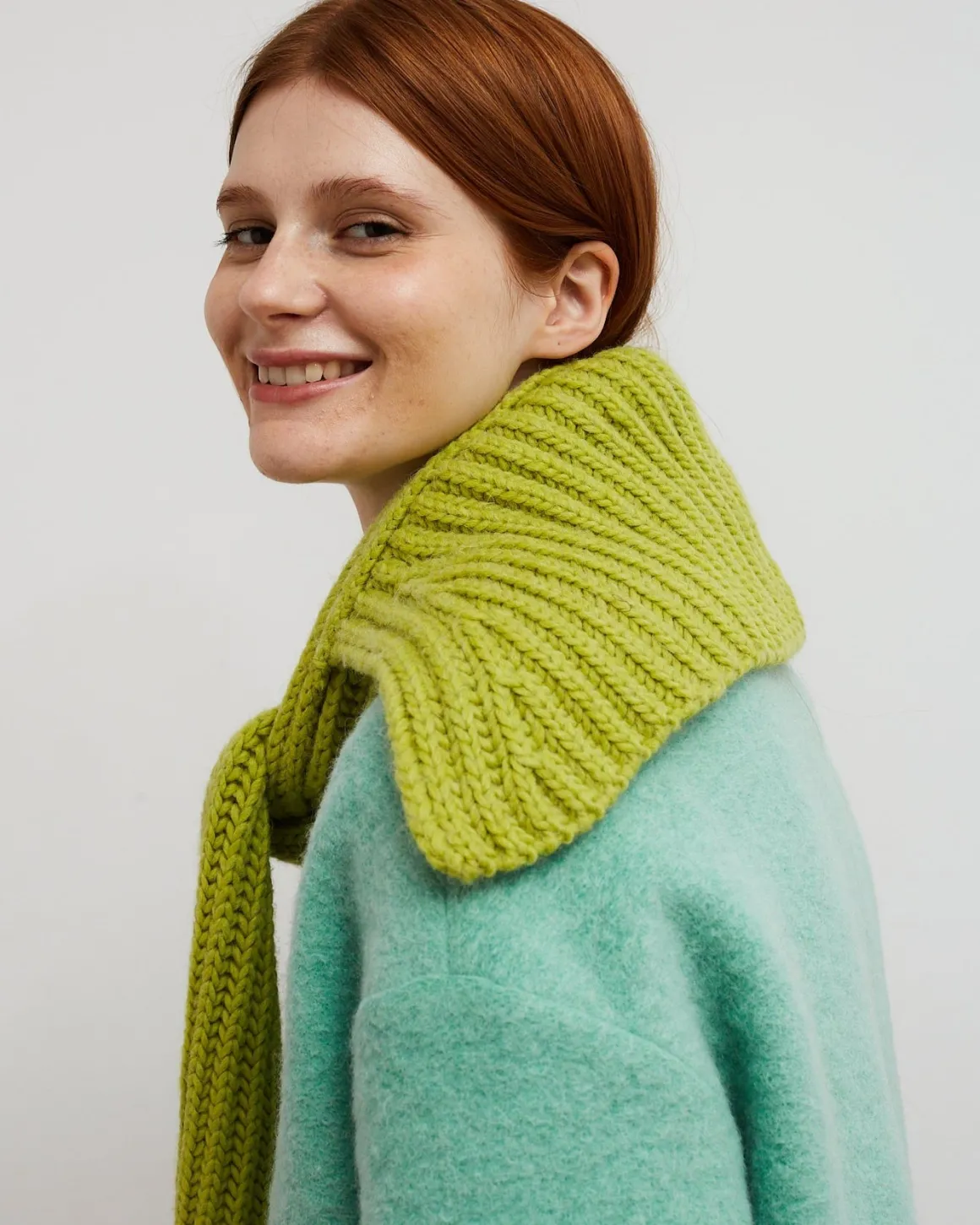Dr. Bloom: Cuello Collared Scarf - Pistachio