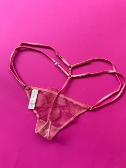 Fleur du Mal: Harper Embroidery G-String - Pink Cadillac