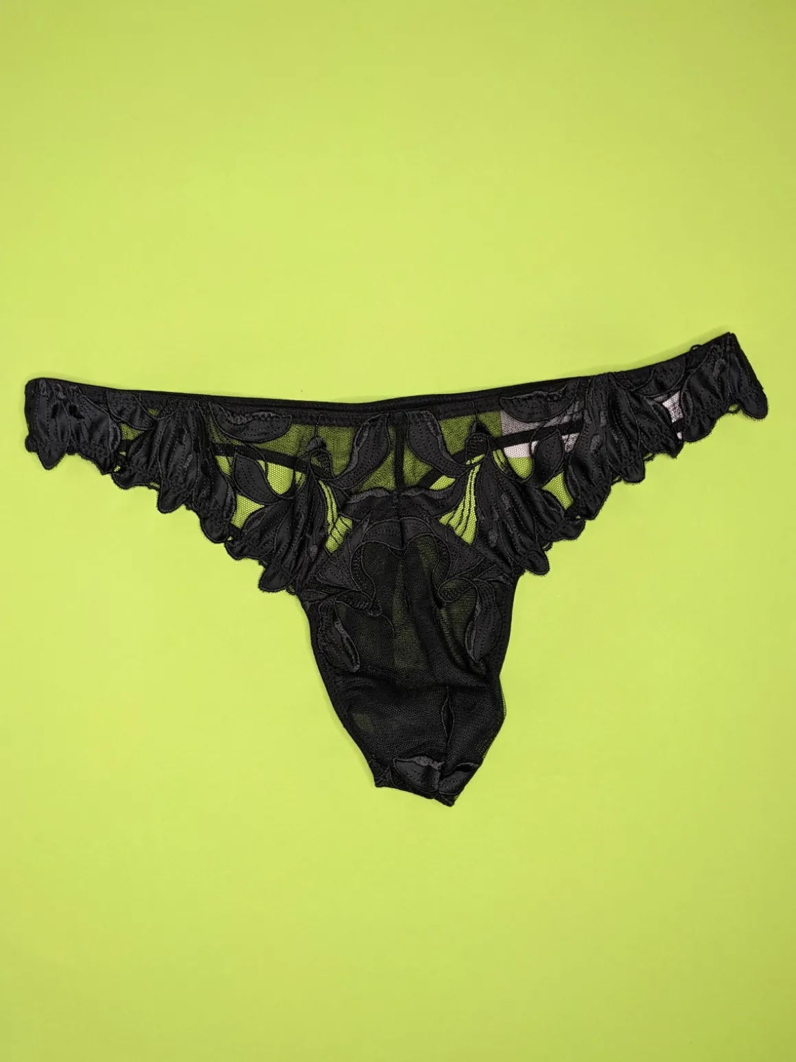 Fleur du Mal: Lily Lace Cupped Thong - Black