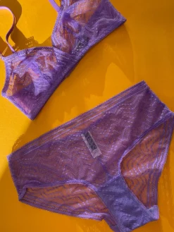 Huit: Eclatante Shorty Brief - Violet