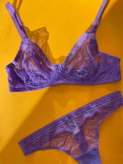 Huit: Eclatante Underwire Bra - Violet