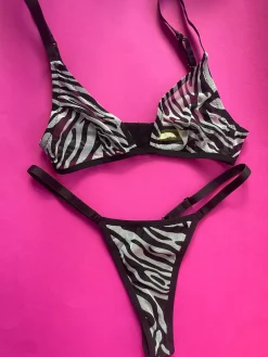 Kayleigh Peddie: Vanna Thong - Zebra