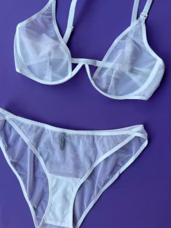 La Fille d'O: Fast Girls Monowire V Bra - White