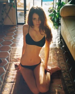 Mikoh: Leia Plunge Sporty Bikini Top - XL, Last One!