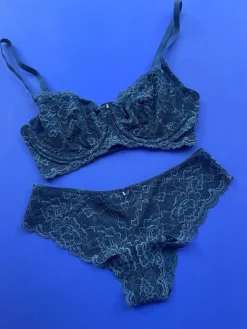 Montelle: Flirt Demi Lace Bra - D+ Cups Only