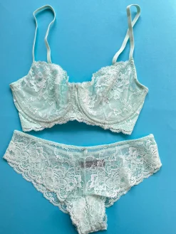 Montelle: Flirt Demi Lace Bra - D+ Cups Only
