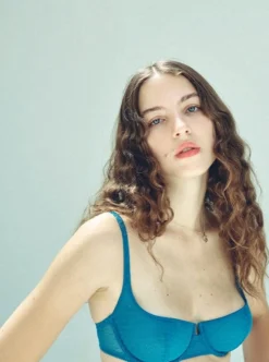 Yasmine Eslami: Joanne Demi Bra - 36A