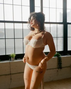 Yasmine Eslami: Rebecca Panty - Muguet